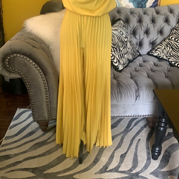 Gold sleeveless pleated leg jumpsuit - Picture 3 of 12